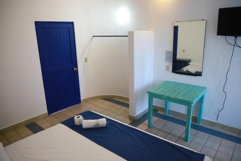 Hotel & Hostal Mayflower プエルト・エスコンディード エクステリア 写真