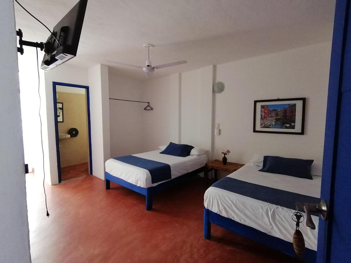 Hotel & Hostal Mayflower プエルト・エスコンディード エクステリア 写真